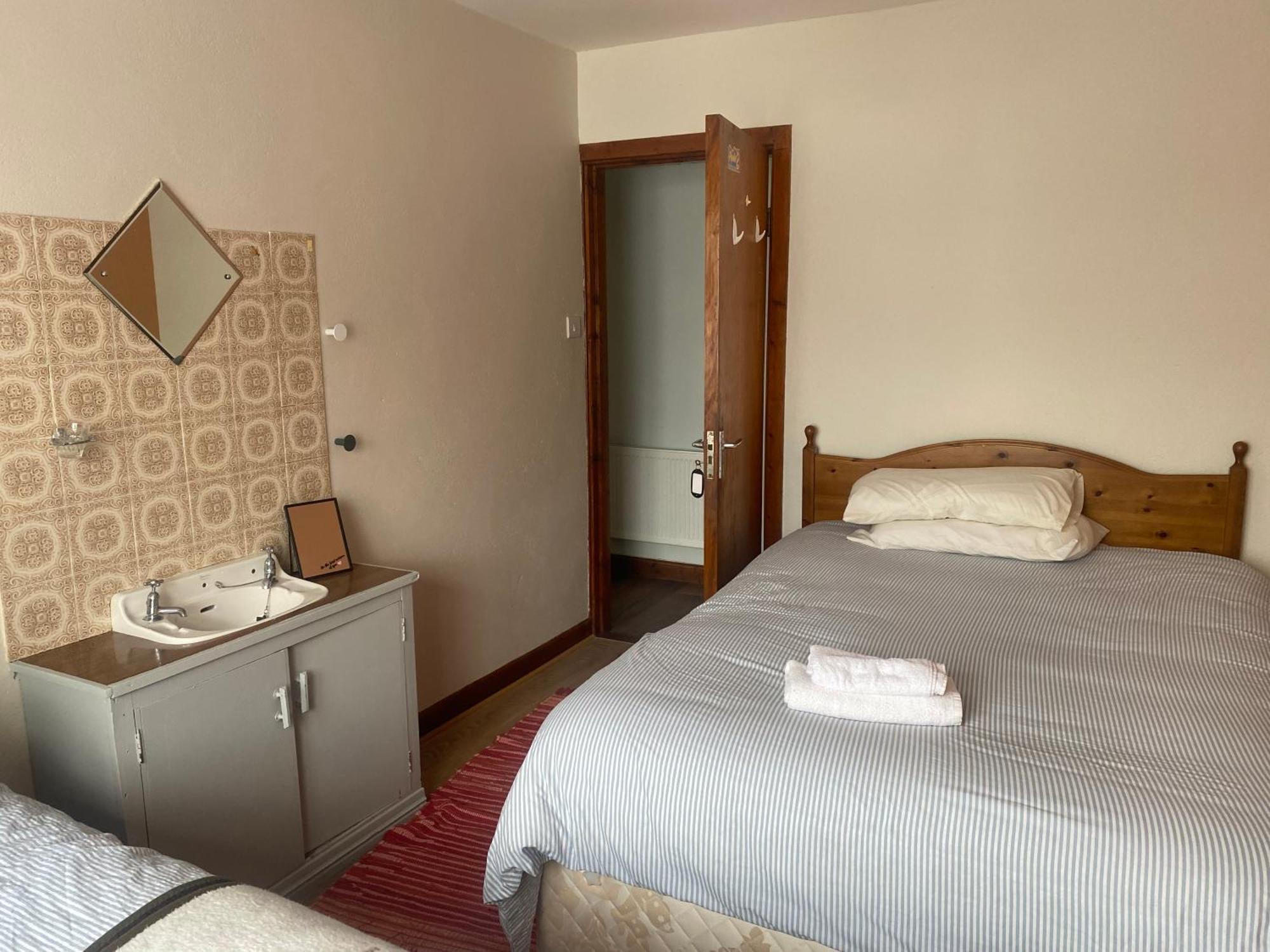 Bluebell Apartment Sleeps 7 Only Let As Whole Apartment Blennerville المظهر الخارجي الصورة