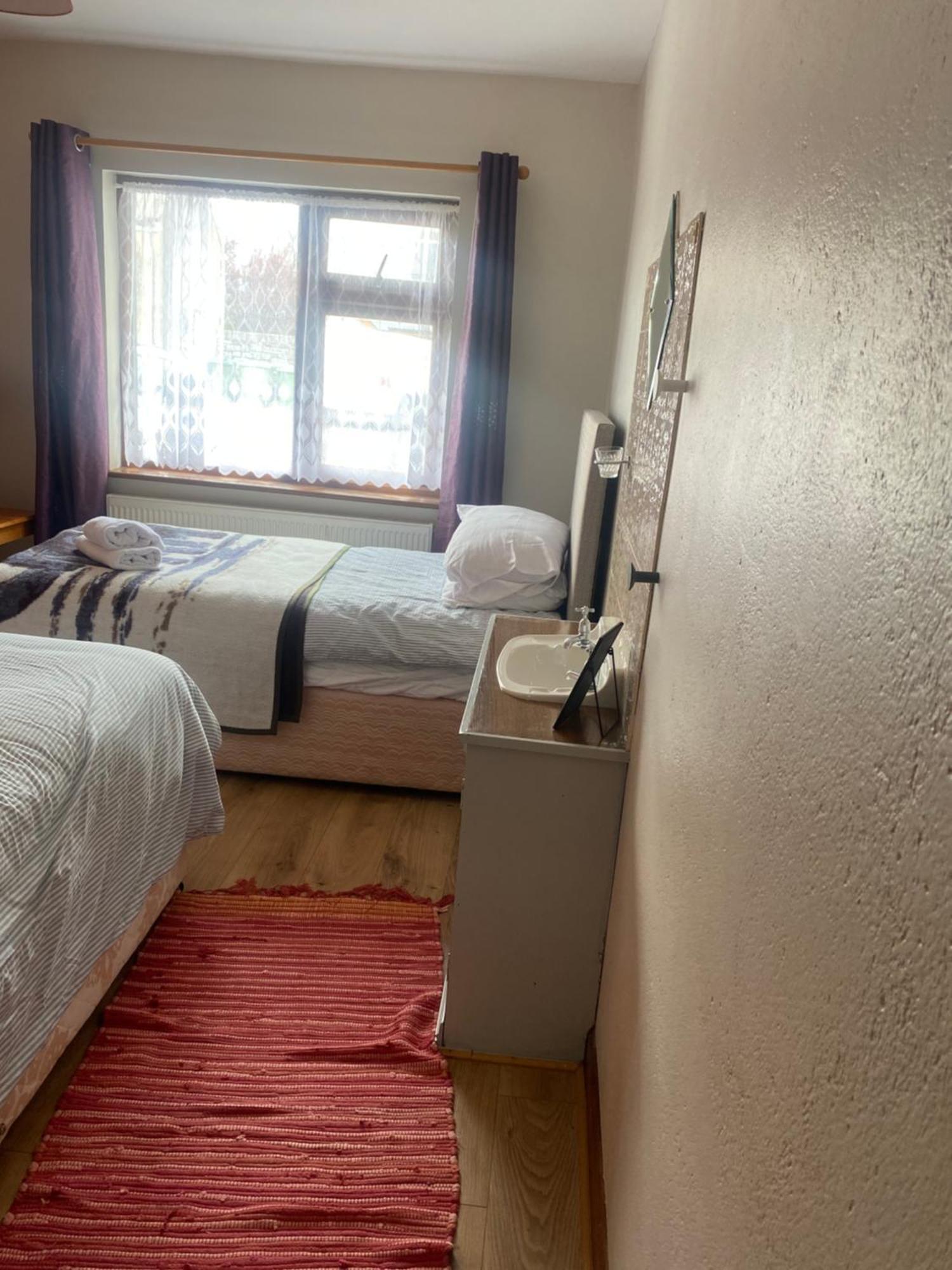 Bluebell Apartment Sleeps 7 Only Let As Whole Apartment Blennerville المظهر الخارجي الصورة